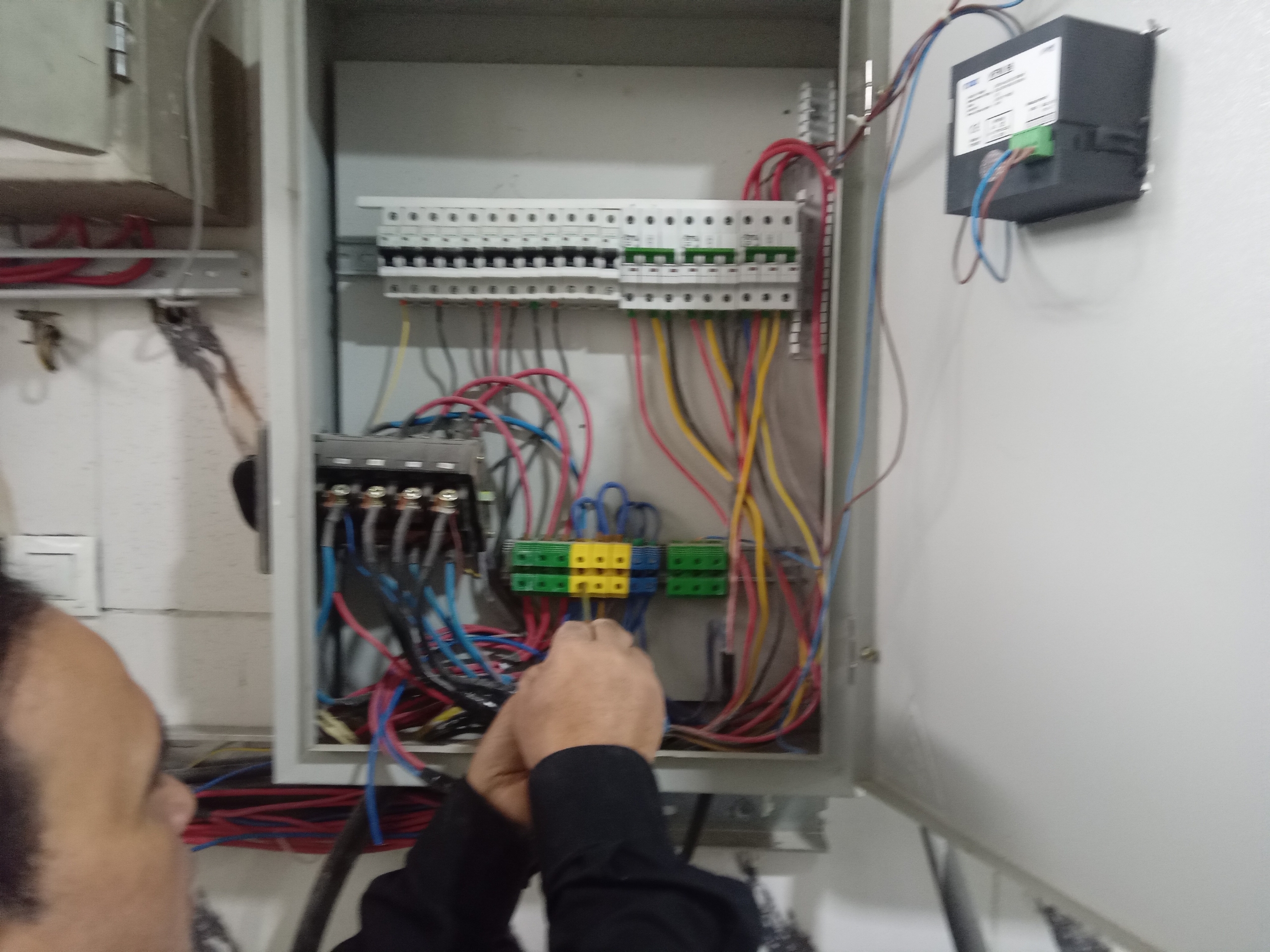 برقکاری برق ساختمان و صنعتی